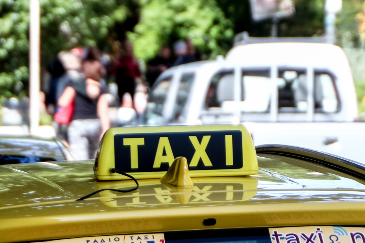 ΑΑΔΕ: Έρχονται πρόστιμα από Δευτέρα για τα ταξί