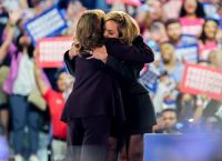 Το Χόλιγουντ δεν «έσωσε» την Κάμαλα – Beyoncé και Όπρα μέχρι χθες «βομβάρδιζαν» το Instagram