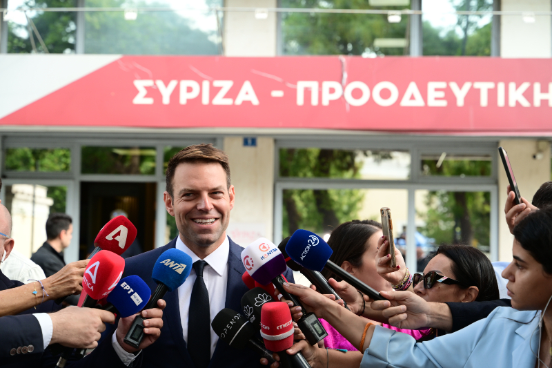 Νέα βέλη ΣΥΡΙΖΑ κατά Κασσελάκη: «Ανακυκλώνει τα σκουπίδια για το δημοψήφισμα και τα capital controls»
