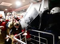 Ξεσπούν οι εποχικοί πυροσβέστες για τα επεισόδια στο υπουργείο – «Μας πετάνε στον δρόμο»