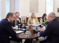 Επαφές Μητσοτάκη – Στεφάνου στο Μαξίμου: Επί τάπητος η επανέναρξη των συνομιλιών για το Κυπριακό
