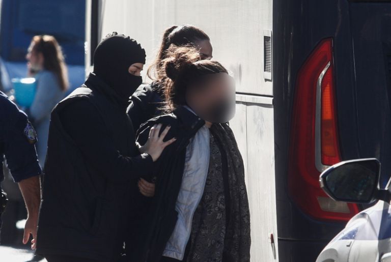 Έκρηξη στους Αμπελόκηπους: Προφυλακίστηκε η 30χρονη – Τι φέρεται να είπε στην ανακρίτρια [pic,vid]