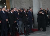 Συγκίνηση στην κηδεία του Γιάννη Μπουτάρη -Φίλοι, πολιτικοί και Θεσσαλονικείς στο τελευταίο αντίο [pics]