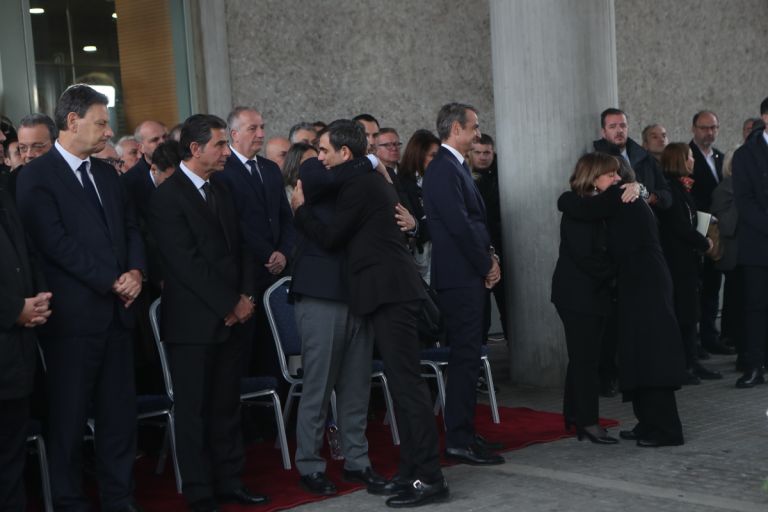 Συγκίνηση στην κηδεία του Γιάννη Μπουτάρη -Φίλοι, πολιτικοί και Θεσσαλονικείς στο τελευταίο αντίο [pics]