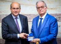 Κατατέθηκε στη Βουλή ο Προϋπολογισμός – Παρεμβάσεις ύψους €1,1 δισ. για το 2025 Κατατέθηκε στη Βουλή ο Προϋπολογισμός – Παρεμβάσεις ύψους €1,1 δισ. για το 2025