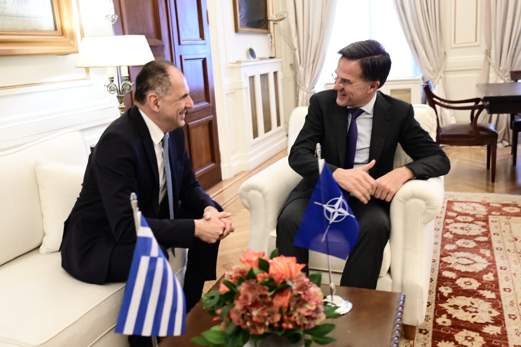 Μαρκ Ρούτε: Συναντήθηκε με Δένδια – Το μεσημέρι η συνάντηση με Μητσοτάκη