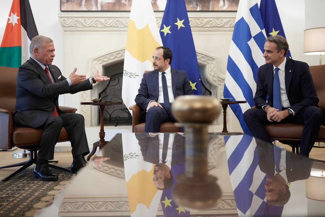Μητσοτάκης: Συζήτησε με Χριστοδουλίδη και βασιλιά Αμπντάλα για τη Μέση Ανατολή και την εκεχειρία στον Λίβανο