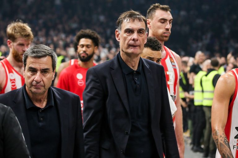 Ολυμπιακός: H επίθεση του οπαδού της Παρτιζάν στον Μπαρτζώκα [vid]