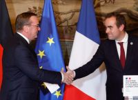 Βερολίνο-Παρίσι: «Να αναπτύξουμε μαζί τα όπλα του μέλλοντος» Βερολίνο-Παρίσι: «Να αναπτύξουμε μαζί τα όπλα του μέλλοντος»