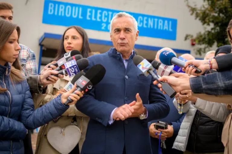 Σοκ στη Ρουμανία: Απροσδόκητη άνοδος του ακροδεξιού, εθνικιστή υποψήφιου προέδρου