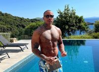 Light εναντίον Snik: Τον έχουν δείρει σε όλη την Ελλάδα – Έφαγε μπουνιές κι από εμένα Light εναντίον Snik: Τον έχουν δείρει σε όλη την Ελλάδα – Έφαγε μπουνιές κι από εμένα