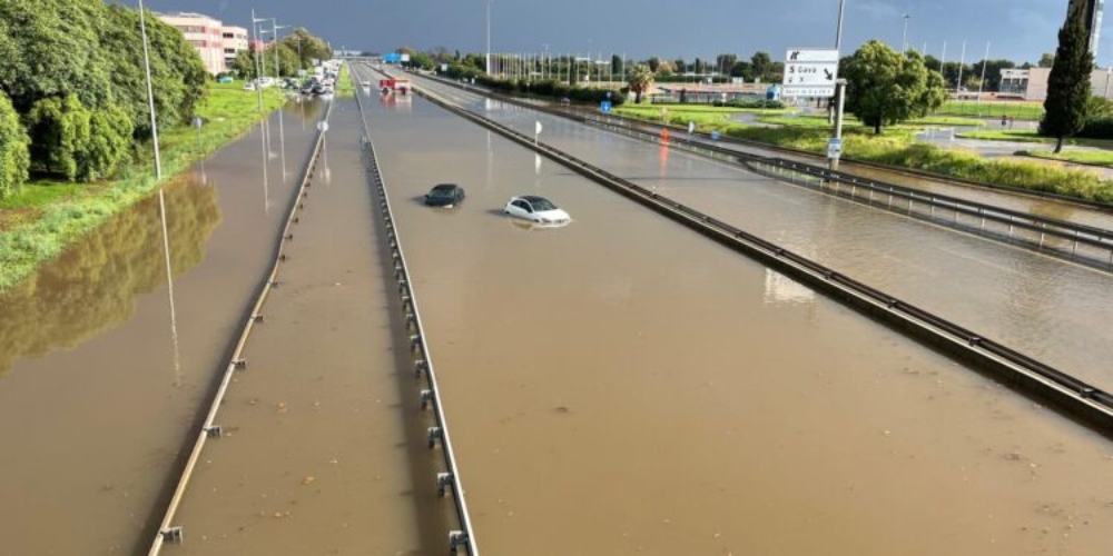 Σκηνές χάους και στη Βαρκελώνη, μετατράπηκε σε λίμνη το αεροδρόμιο – Τεταμένο το κλίμα στη χώρα