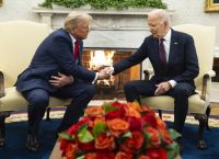 Ο Τραμπ επέστρεψε στον Λευκό Οίκο: Συνάντησε τον Μπάιντεν για τις λεπτομέρειες της «ομαλής μετάβασης» Ο Τραμπ επέστρεψε στον Λευκό Οίκο: Συνάντησε τον Μπάιντεν για τις λεπτομέρειες της «ομαλής μετάβασης»