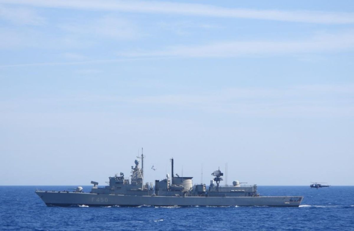Τουρκική πρόκληση βόρεια της Κρήτης: Κορβέτα παρακολουθεί τις εργασίες ηλεκτρικής διασύνδεσης Κρήτης–Κύπρου