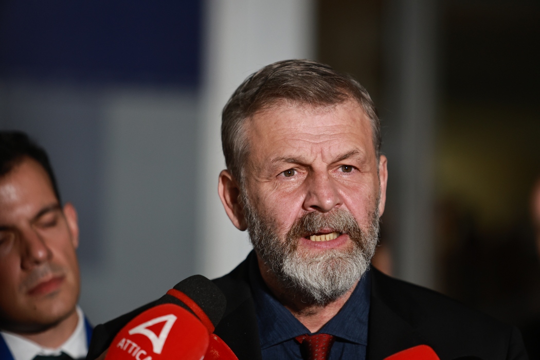 Γκλέτσος: «Οι ανεμογεννήτριες δεν παράγουν ρεύμα γιατί… δεν έχουν μπαταρίες» [vid]