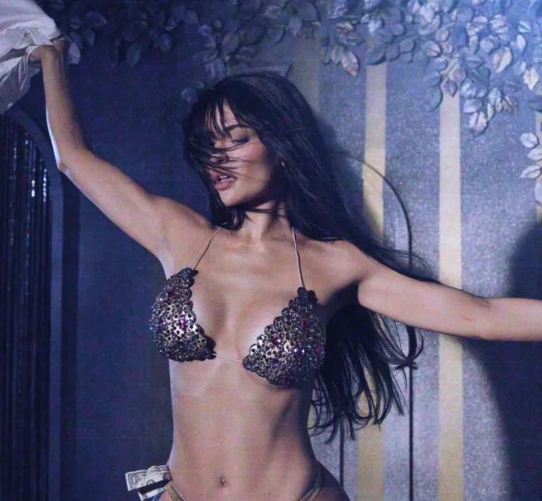 Κάιλι Τζένερ α λα Ντέμι Μουρ στο Striptease [pics]