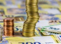 Ευρώ: Πότε θα φτάσει στην απόλυτη ισοτιμία 1:1 έναντι του δολαρίου – Ποιες οι επιπτώσεις