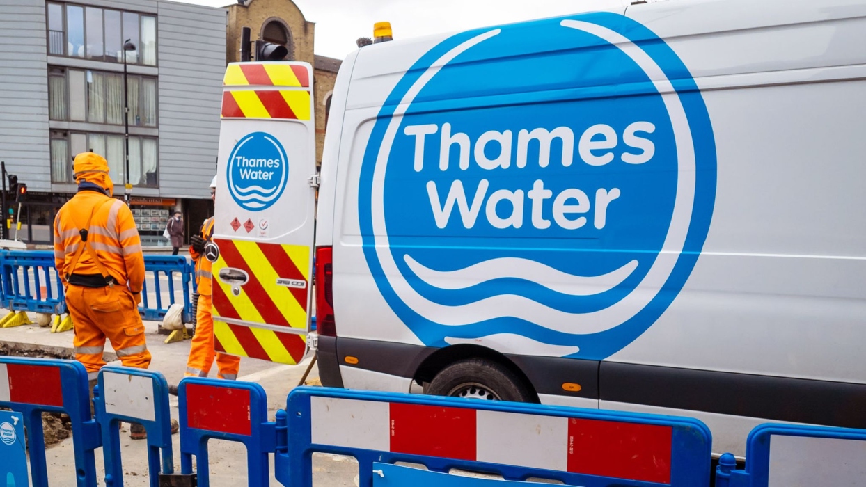 Thames Water: Ο επενδυτικός γίγαντας KKR… φλερτάρει την εταιρεία ύδρευσης του Λονδίνου