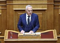 Φεύγει από τον ΣΥΡΙΖΑ (και) ο ναύαρχος Αποστολάκης  Φεύγει από τον ΣΥΡΙΖΑ (και) ο ναύαρχος Αποστολάκης