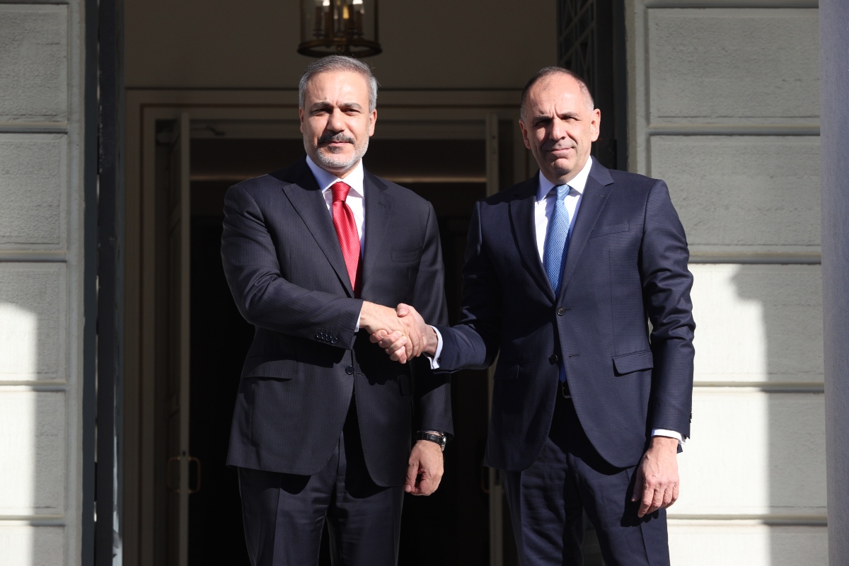 Πώς αναλύει η Αθήνα τη συνάντηση Γεραπετρίτη – Ερντογάν