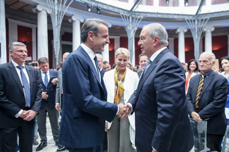 Τα μηνύματα Μητσοτάκη σε Καραμανλή