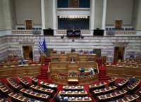 Η κυβέρνηση μπροστά στην άνοδο των κομμάτων στα δεξιά της Η κυβέρνηση μπροστά στην άνοδο των κομμάτων στα δεξιά της