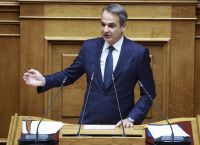 Πυρά Μητσοτάκη σε ΠΑΣΟΚ: Σπεύδετε να πάρετε τη θέση του ΣΥΡΙΖΑ κάτω από το λεφτόδεντρο