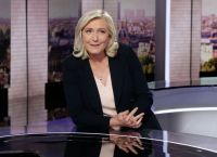 Λεπέν: Απειλεί να ρίξει την κυβέρνηση Μπαρνιέ αν ακρωτηριαστεί η αγοραστική δύναμη των Γάλλων