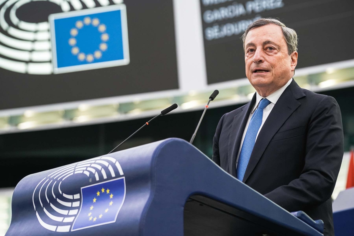 Ντράγκι: Θα πρέπει να διαπραγματευθούμε με τον Αμερικανό σύμμαχο, με ομοψυχία