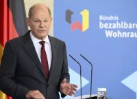 Ο Σολτς βρίσκεται αντιμέτωπος με μια «στιγμή Μπάιντεν» εν μέσω πιέσεων από το κόμμα του