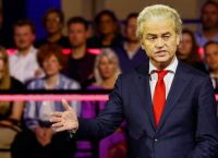 Σε «κρίση» η κυβέρνηση στην Ολλανδία μετά τα βίαια επεισόδια στον αγώνα Άγιαξ – Μακάμπι