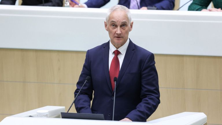 Ο υπουργός Άμυνας της Ρωσίας Μπελαούσοφ στη Βόρεια Κορέα