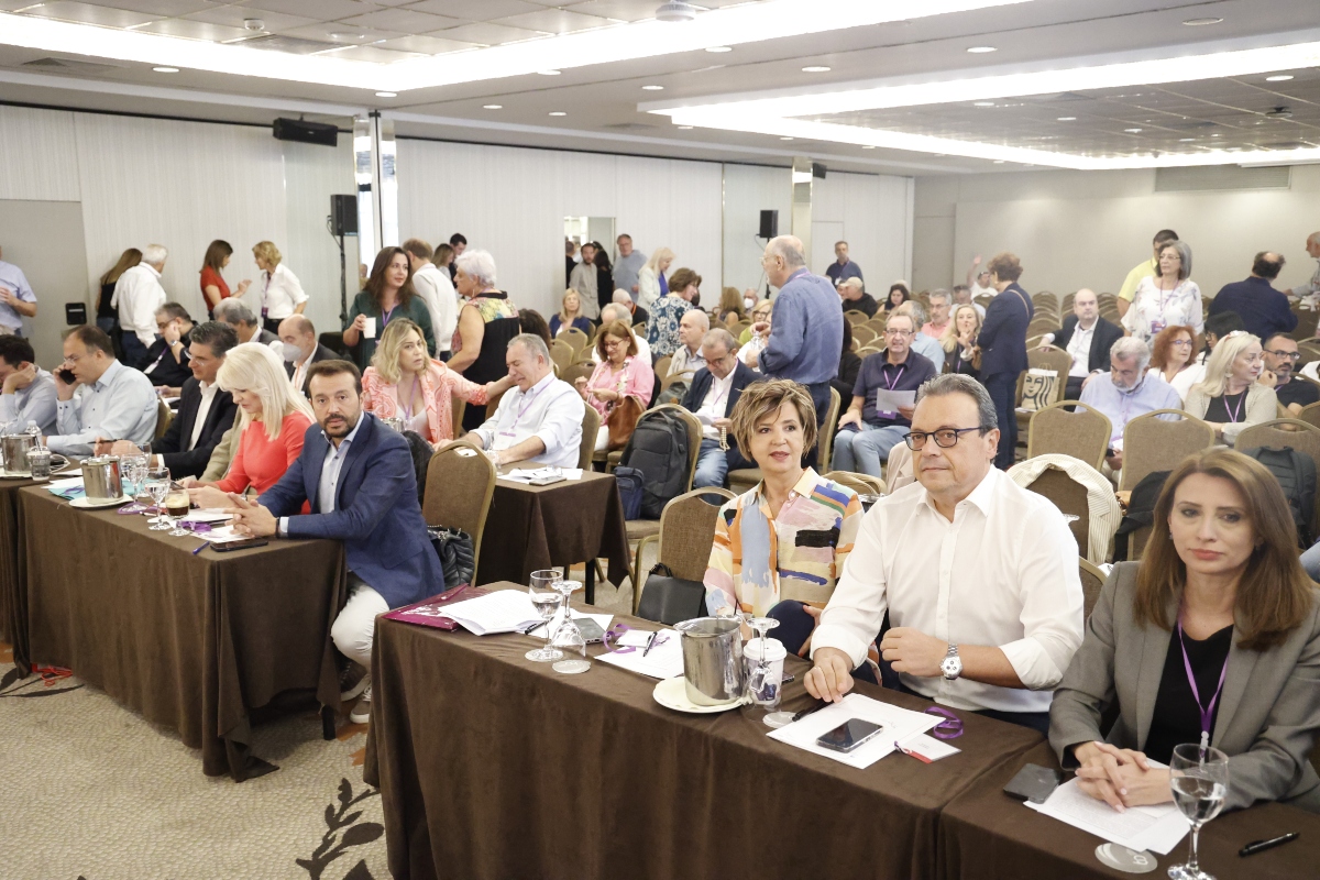 Θέμα ωρών να χάσει τη θέση της αξιωματικής αντιπολίτευσης ο ΣΥΡΙΖΑ