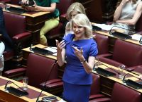Χάνει ο ΣΥΡΙΖΑ τη θέση της αξιωματικής αντιπολίτευσης; Ο ρόλος της Τζάκρη και των ανεξάρτητων Χάνει ο ΣΥΡΙΖΑ τη θέση της αξιωματικής αντιπολίτευσης; Ο ρόλος της Τζάκρη και των ανεξάρτητων