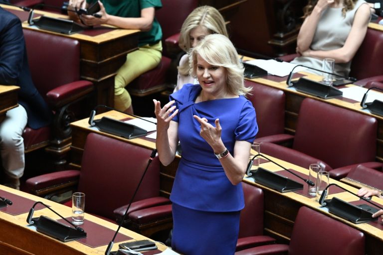 Χάνει ο ΣΥΡΙΖΑ τη θέση της αξιωματικής αντιπολίτευσης; Ο ρόλος της Τζάκρη και των ανεξάρτητων