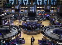 Τραμπ ή Χάρις; Τι αποτυπώνει η πορεία της Wall Street