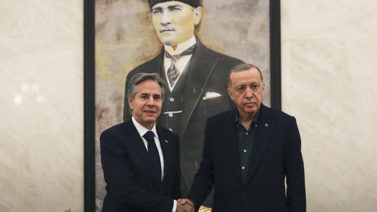 Ο ΥΠΕΞ των ΗΠΑ έφτασε στην Άγκυρα, συναντήθηκε με τον πρόεδρο Ερντογάν στο αεροδρόμιο