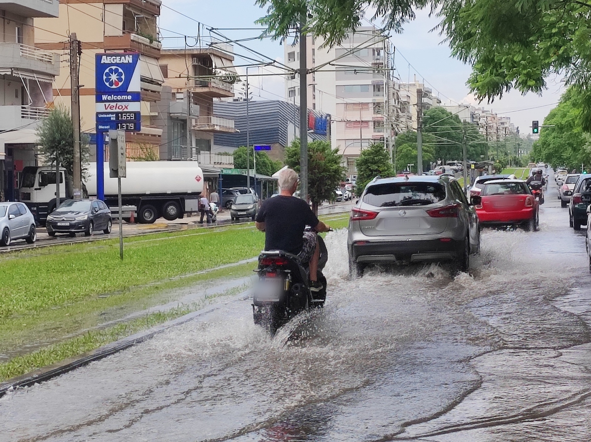 Οξυμμένα προβλήματα στην Αττική προκαλεί η κακοκαιρία