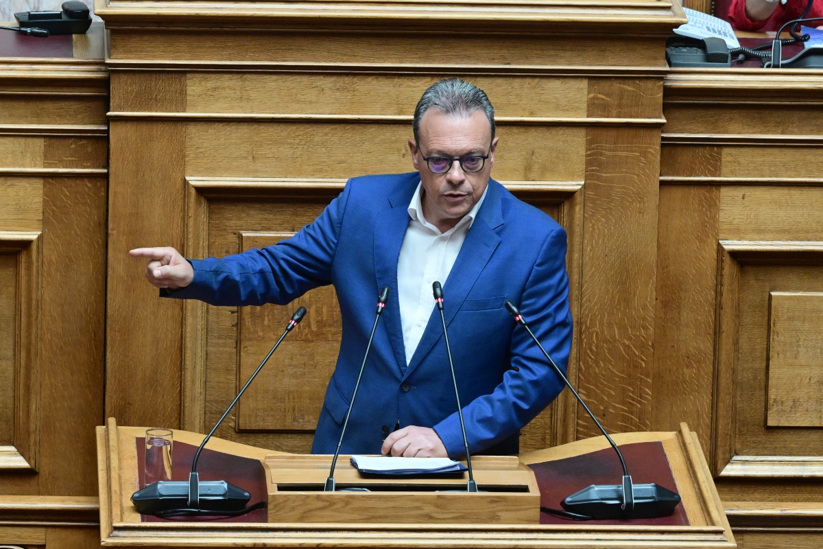 Πρόταση Φάμελλου για να «σπάσει» το καρτέλ των τραπεζών