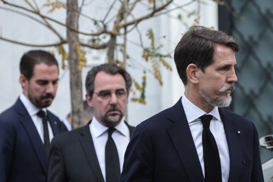 Υπεγράφη η απόφαση για την ελληνική ιθαγένεια της τέως βασιλικής οικογένειας – Τα επόμενα βήματά τους