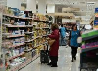 Καταναλωτές: Πάνω από τα μισά νοικοκυριά μόλις τα βγάζουν πέρα, 6 στους 10 περιμένουν ανατιμήσεις Καταναλωτές: Πάνω από τα μισά νοικοκυριά μόλις τα βγάζουν πέρα, 6 στους 10 περιμένουν ανατιμήσεις