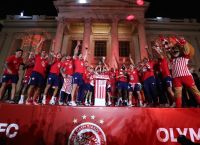 Ανάρτηση έπος της UEFA! Αποθέωσε τον Ολυμπιακό για τα δύο ευρωπαϊκά τρόπαια! [pic]