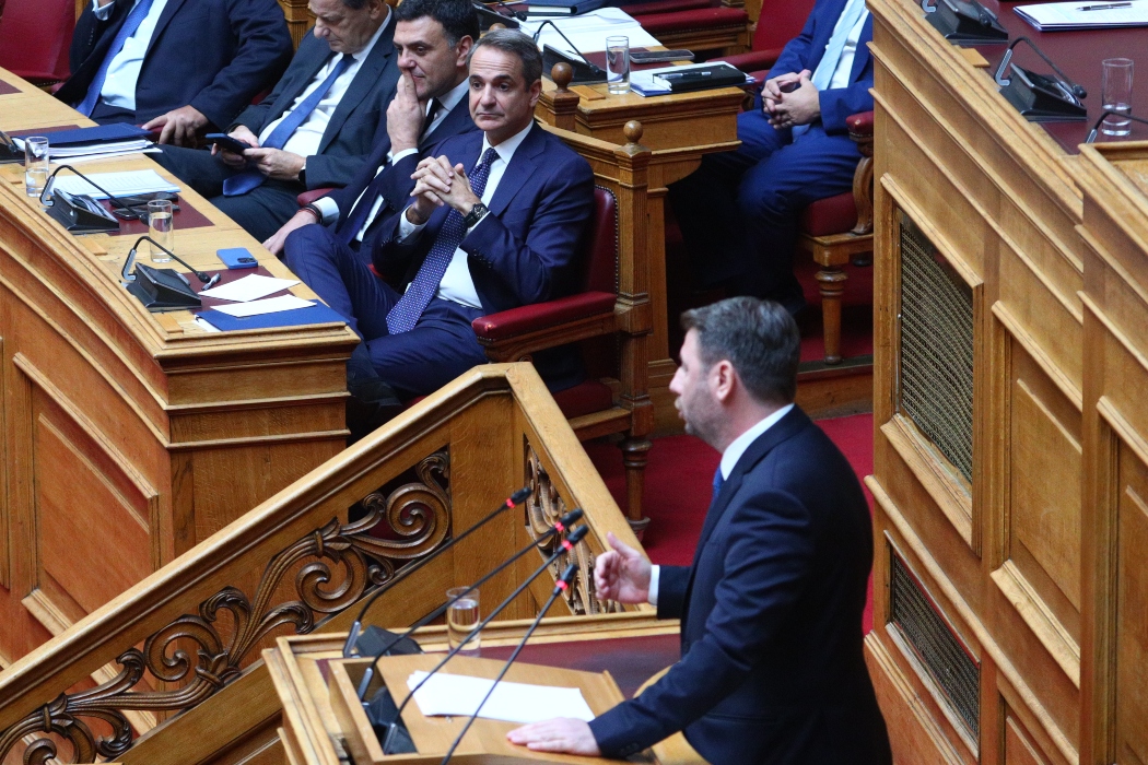 ΝΔ – ΠΑΣΟΚ: Μάχη για την κυριαρχία στο χώρο του Κέντρου