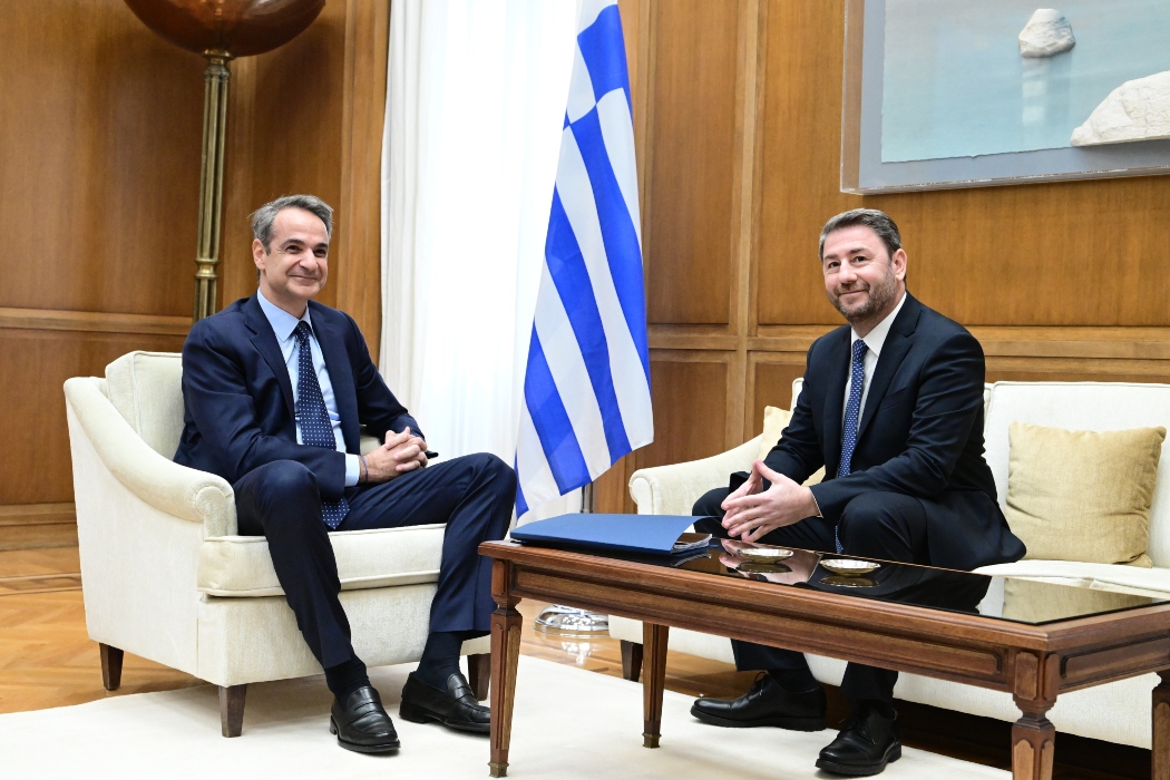 «Θέλω να έχουμε ανοιχτό δίαυλο επικοινωνίας» είπε ο Μητσοτάκης στον Ανδρουλάκη – Ο διάλογος