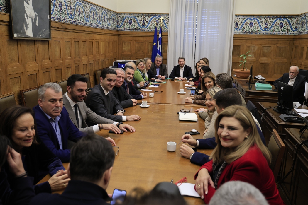 Να μην αντιπολιτεύεται το ΠΑΣΟΚ τον ΣΥΡΙΖΑ, ζήτησε ο Γερουλάνος – Τι απάντησε ο Ανδρουλάκης