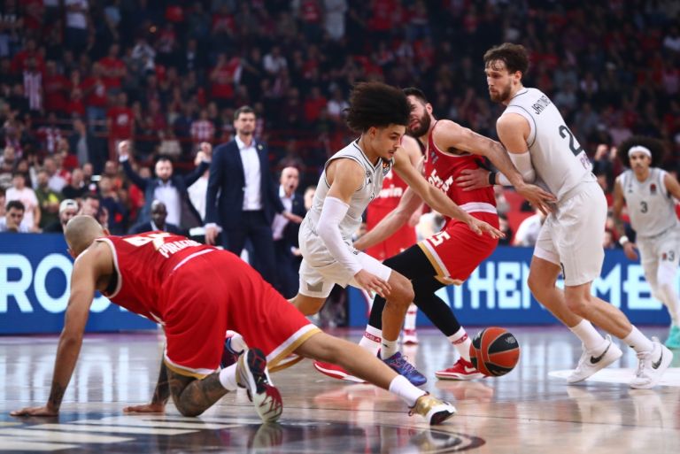 Euroleague: Η Παρί «έσπασε» το αήττητο του ΣΕΦ [96-90]