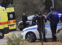 Μαφιόζικη εκτέλεση στην πλατεία των Θρακομακεδόνων – Ένας νεκρός και ένας σοβαρά τραυματίας