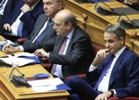 Εγκρίθηκε με 158 «ναι» ο προϋπολογισμός-Τι είπαν οι πολιτικοί αρχηγοί [Το pagenews.gr μετέφερε τις εξελίξεις]