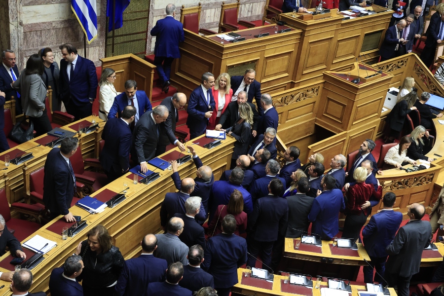 Προϋπολογισμός 2025: Υπερψηφίστηκε με 158 «ναι», 141 «όχι» – Απουσία Σαμαρά