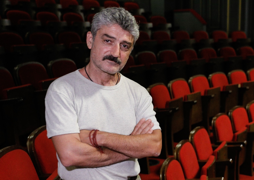 Θλίψη στον καλλιτεχνικό χώρο: “Εφυγε” σε ηλικία 57 ετών ο αστυνομικός του “Σασμού”